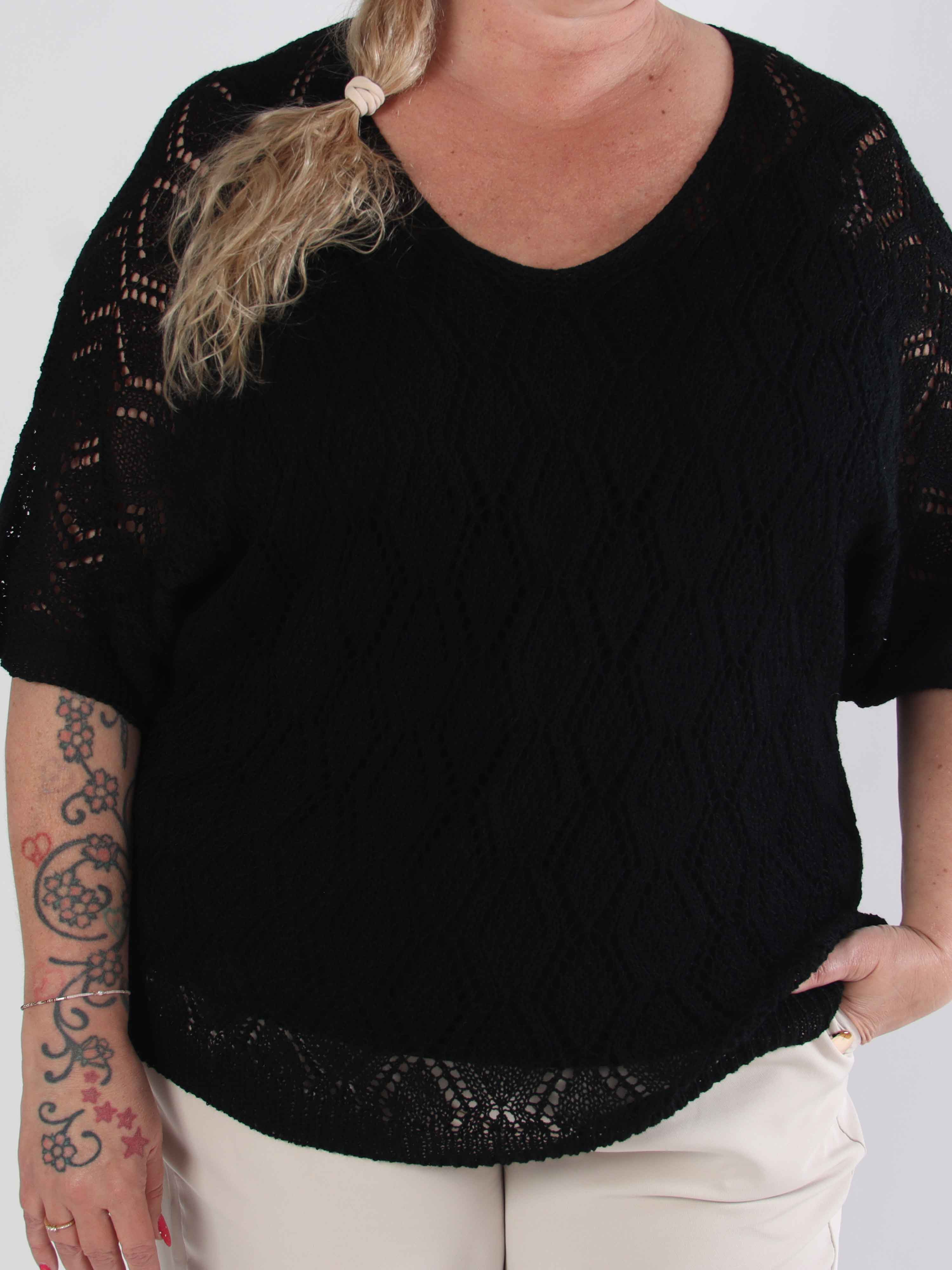 Deisy - Sød plus size tunika i strikket hulmønster